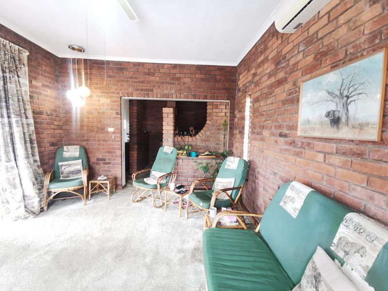 Charming Family Home - Photo 6