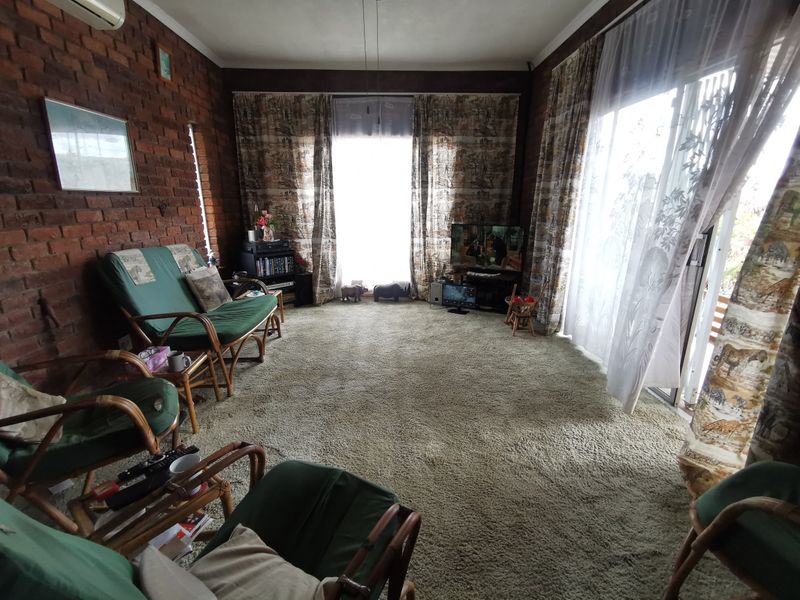Charming Family Home - Photo 7