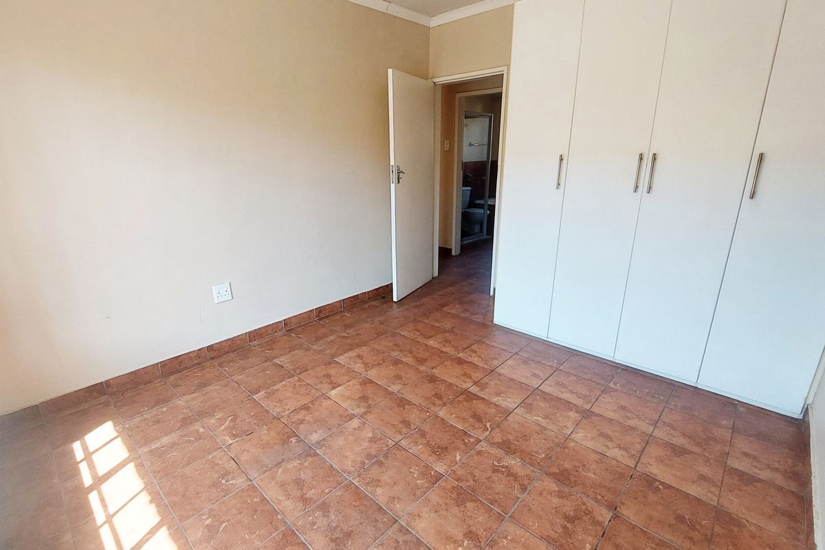 Modern Comfort in Vaalpark: Your Perfect Lock-Up-and-Go Retreat - Photo 5