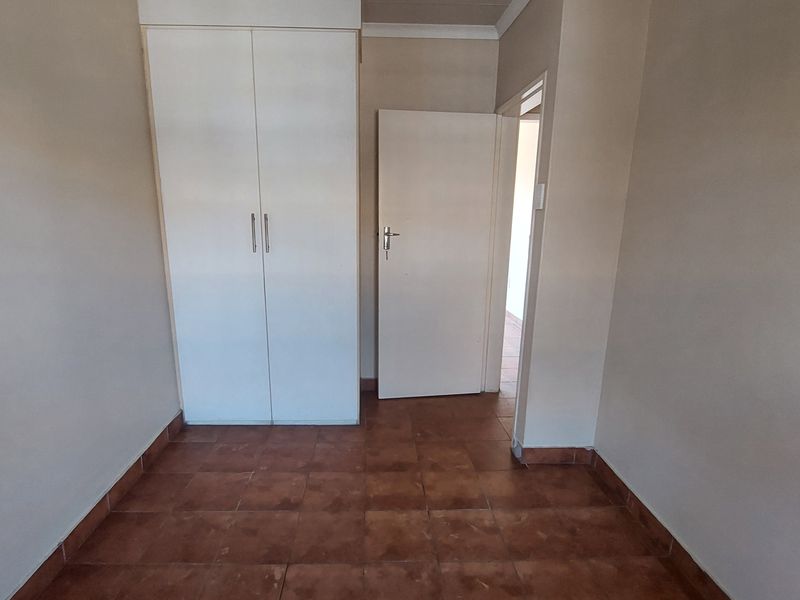 Modern Comfort in Vaalpark: Your Perfect Lock-Up-and-Go Retreat - Photo 9