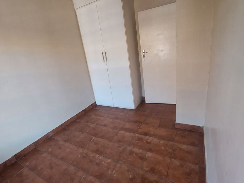 Modern Comfort in Vaalpark: Your Perfect Lock-Up-and-Go Retreat - Photo 8