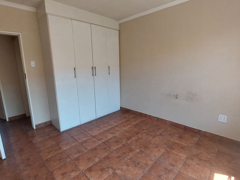 Modern Comfort in Vaalpark: Your Perfect Lock-Up-and-Go Retreat - Photo 6