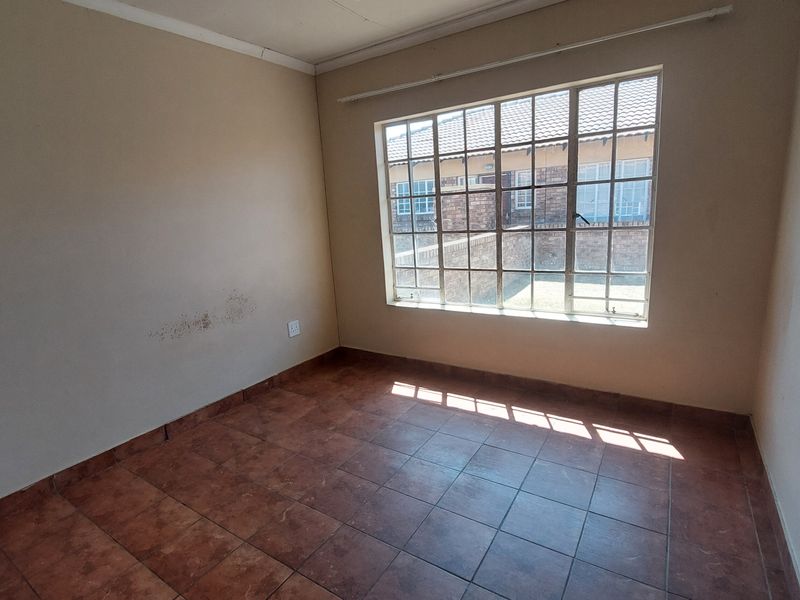 Modern Comfort in Vaalpark: Your Perfect Lock-Up-and-Go Retreat - Photo 7