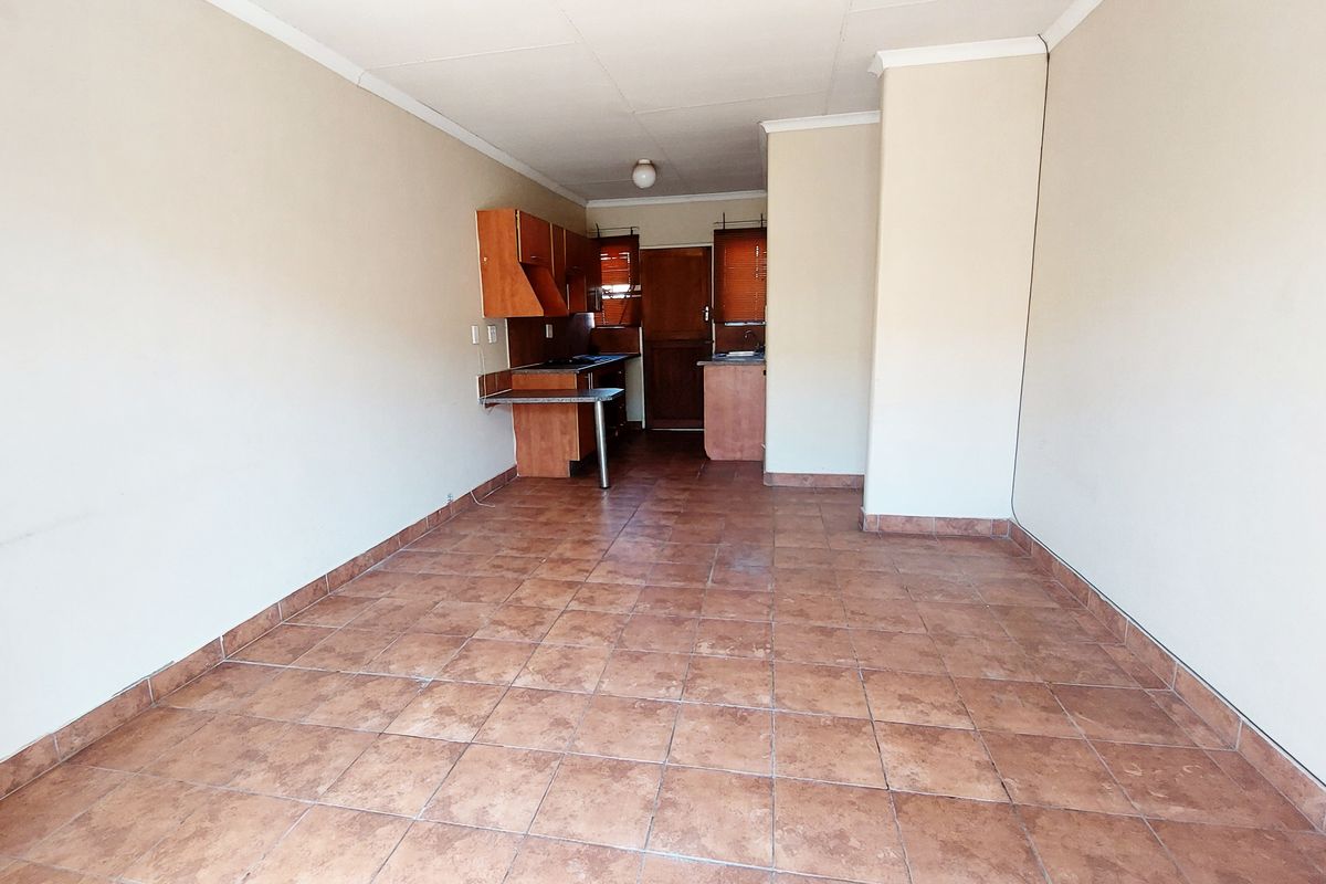 Modern Comfort in Vaalpark: Your Perfect Lock-Up-and-Go Retreat - Photo 4