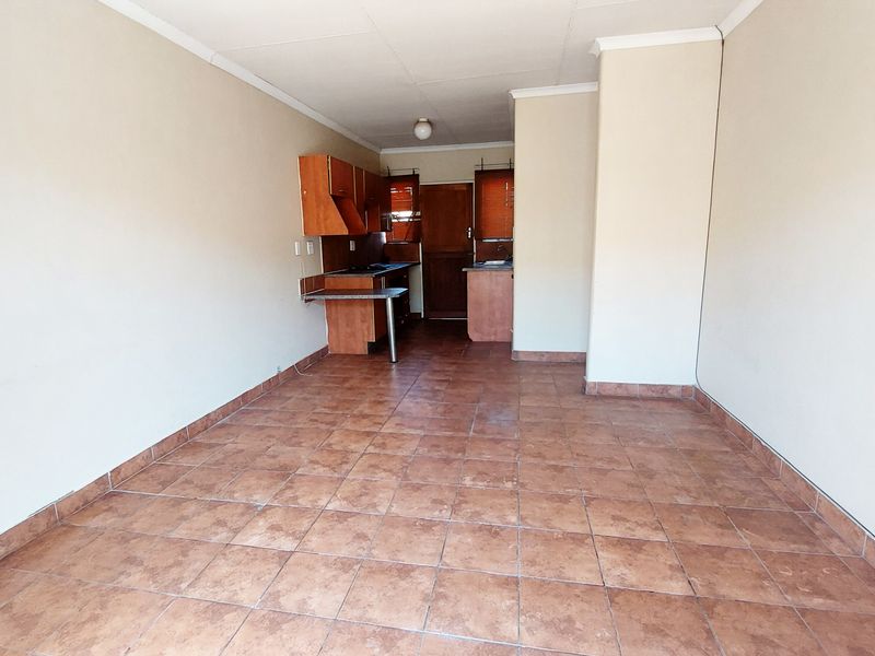 Modern Comfort in Vaalpark: Your Perfect Lock-Up-and-Go Retreat - Photo 4