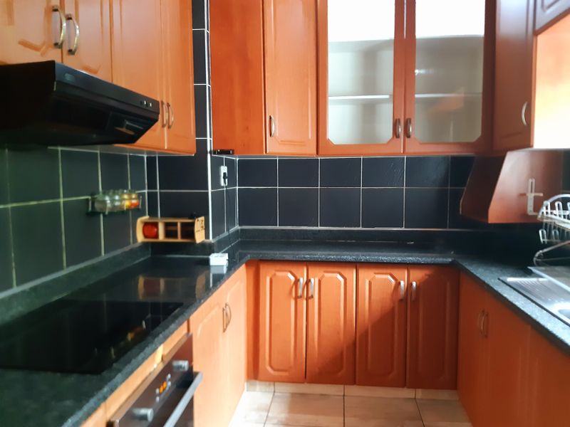 Lovely Home, Yellowwood Park - Photo 6