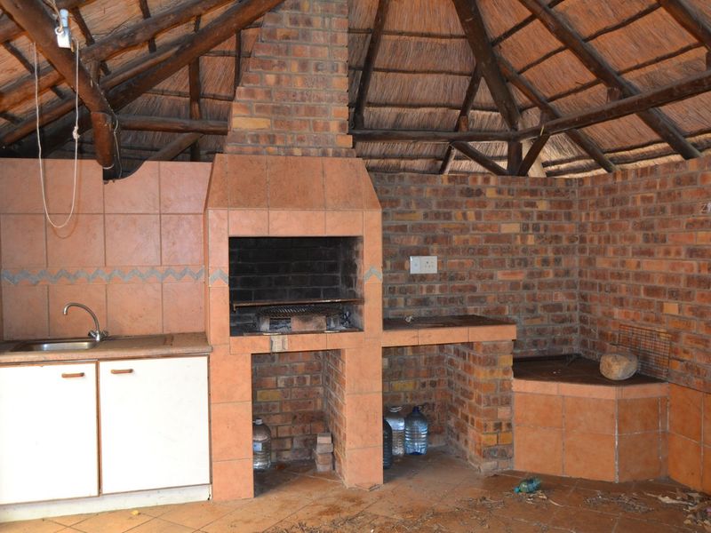 Large family house with two income earning flats - Photo 6