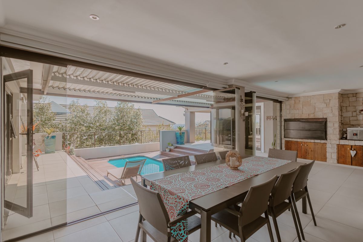 4 Bedroom House for sale in Zevenwacht Country Estate, Kuils River - Photo 3