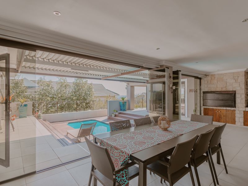 4 Bedroom House for sale in Zevenwacht Country Estate, Kuils River - Photo 3