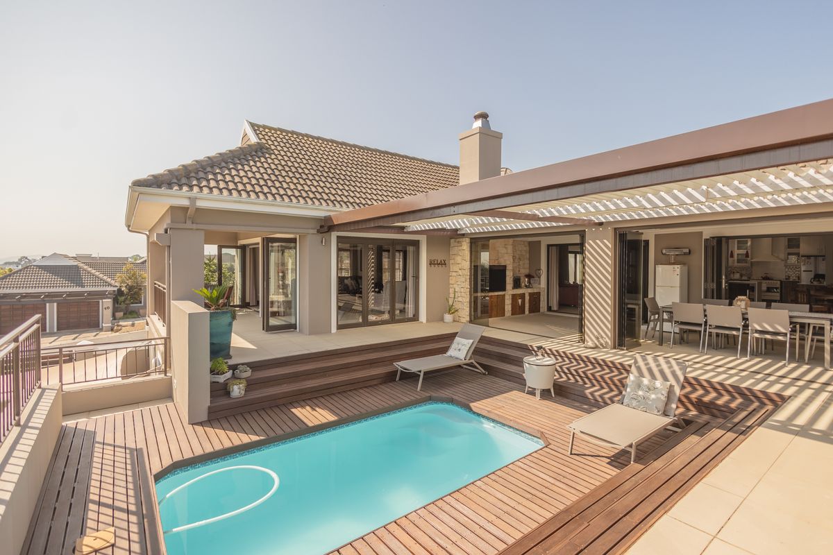 4 Bedroom House for sale in Zevenwacht Country Estate, Kuils River - Photo 2