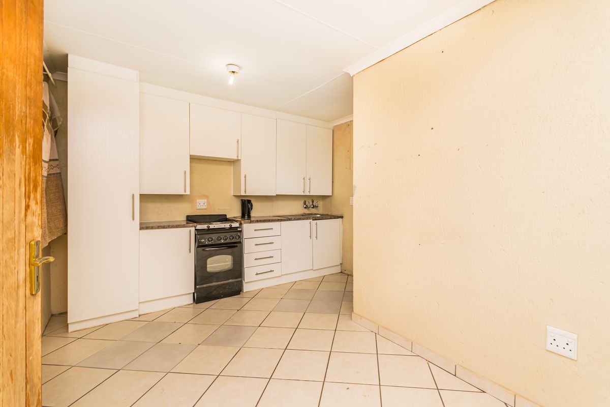 1-Bedroom Apartment In Randfontein Central: Perfect For Modern Living... Great Investment Opportunity - Photo 4