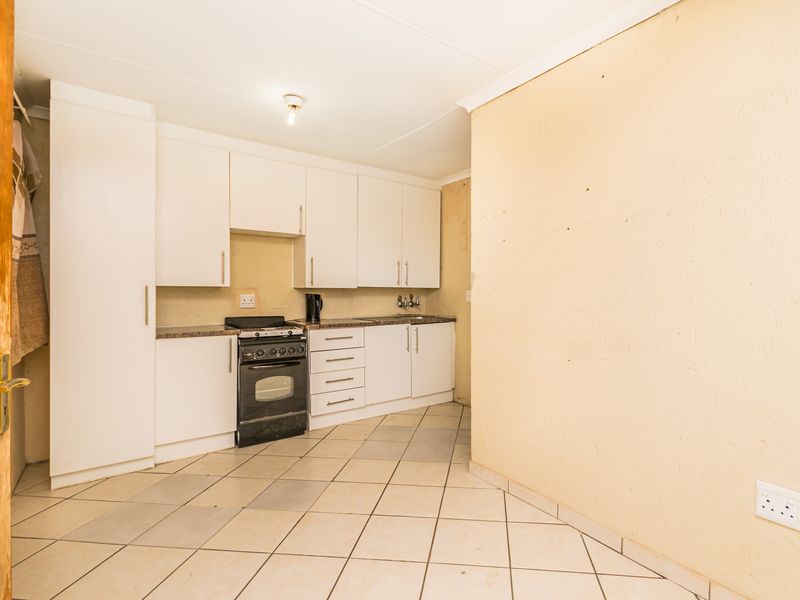 1-Bedroom Apartment In Randfontein Central: Perfect For Modern Living... Great Investment Opportunity - Photo 4