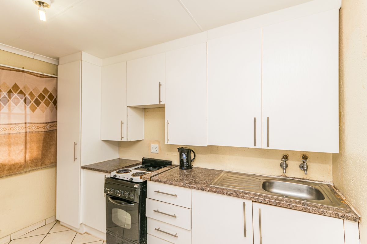 1-Bedroom Apartment In Randfontein Central: Perfect For Modern Living... Great Investment Opportunity - Photo 5