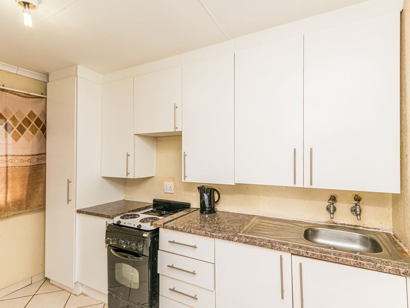 1-Bedroom Apartment In Randfontein Central: Perfect For Modern Living... Great Investment Opportunity - Photo 5
