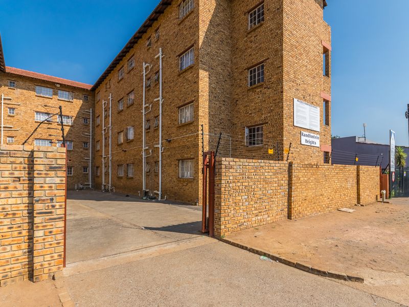 1-Bedroom Apartment In Randfontein Central: Perfect For Modern Living... Great Investment Opportunity - Photo 9