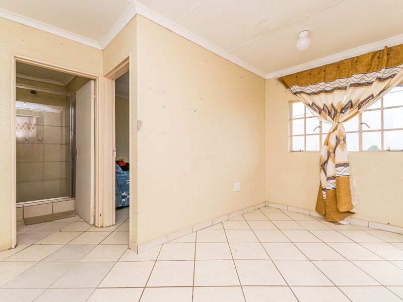1-Bedroom Apartment In Randfontein Central: Perfect For Modern Living... Great Investment Opportunity - Photo 3
