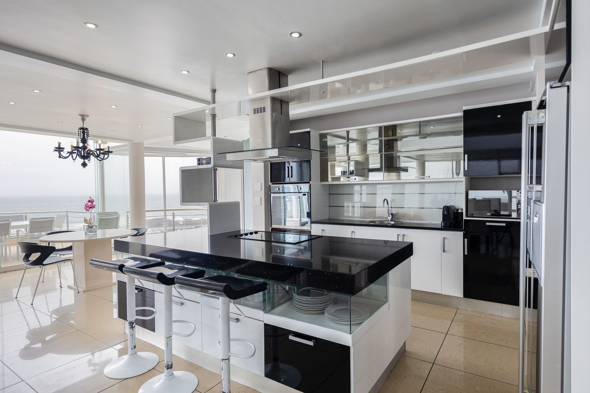 A Coastal Masterpiece with Panoramic Ocean Views - Photo 5