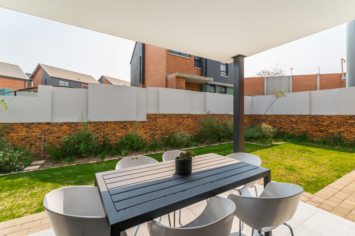 Modern new development - Buy direct from the developer and save nearly R175 000 - Photo 3