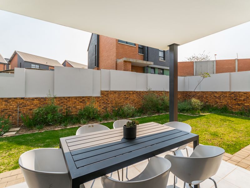 Modern new development - Buy direct from the developer and save nearly R175 000 - Photo 3