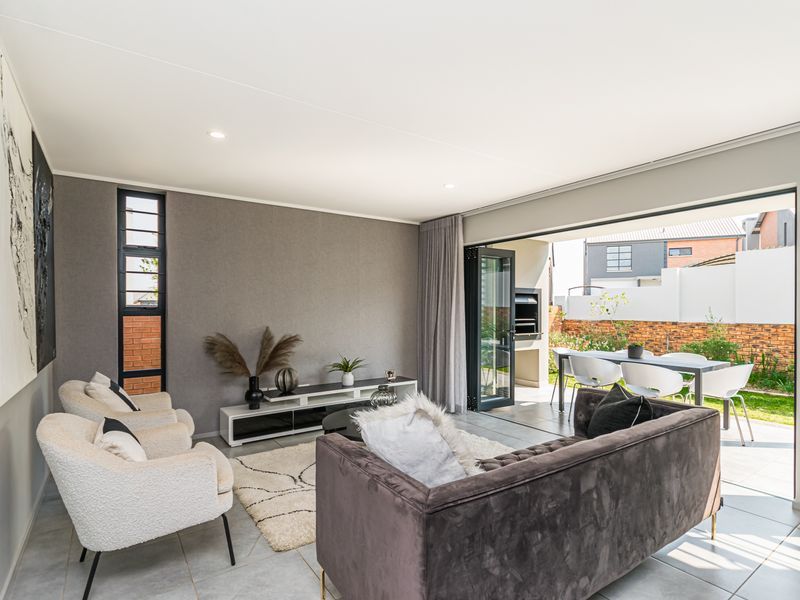 Modern new development - Buy direct from the developer and save nearly R175 000 - Photo 2