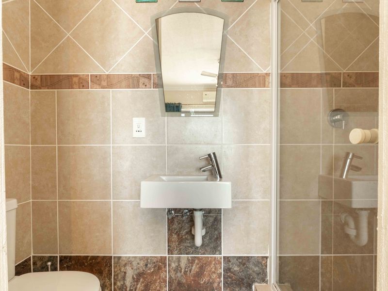 Seafront Apartment with Spectacular Ocean Views - Photo 5