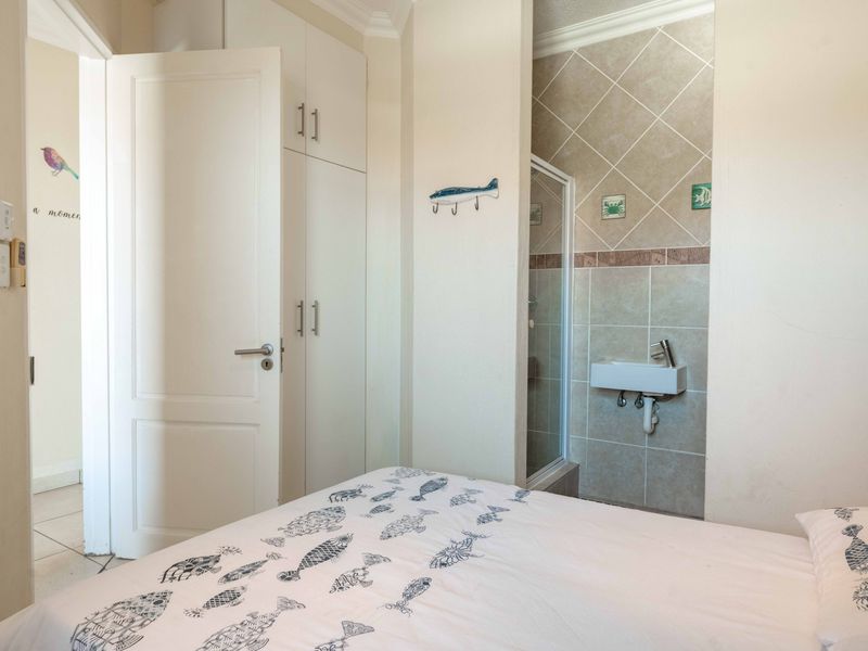 Seafront Apartment with Spectacular Ocean Views - Photo 7