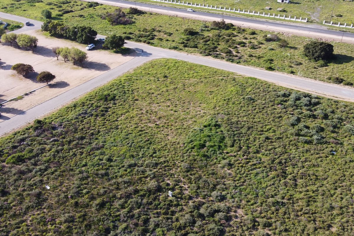 Not to be missed!!! A 2 502m2 commercial erf plus 8 other plots for the total of R15 000 000. - Photo 3