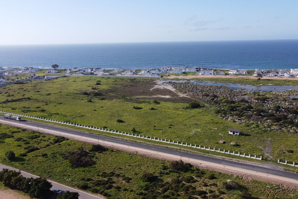 Not to be missed!!! A 2 502m2 commercial erf plus 8 other plots for the total of R15 000 000. - Photo 5