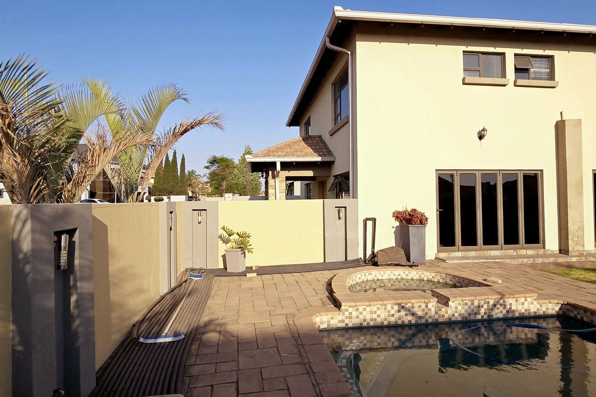 Spacious 3-Bedroom Family Home in a Secure Estate. - Photo 3