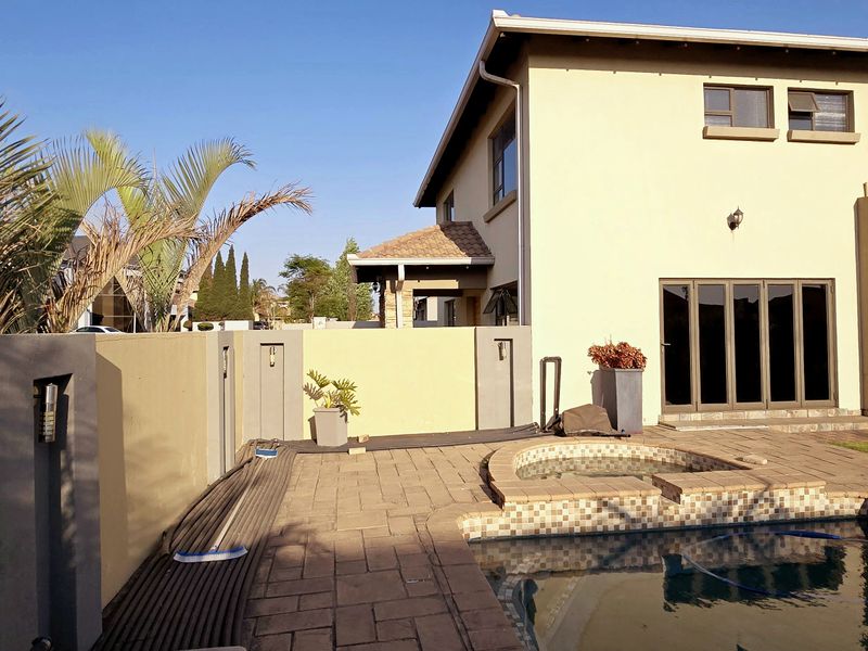 Spacious 3-Bedroom Family Home in a Secure Estate. - Photo 3