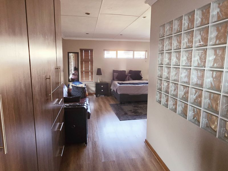 Spacious 3-Bedroom Family Home in a Secure Estate. - Photo 10