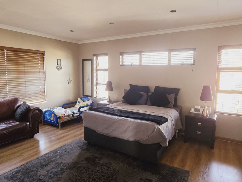 Spacious 3-Bedroom Family Home in a Secure Estate. - Photo 7