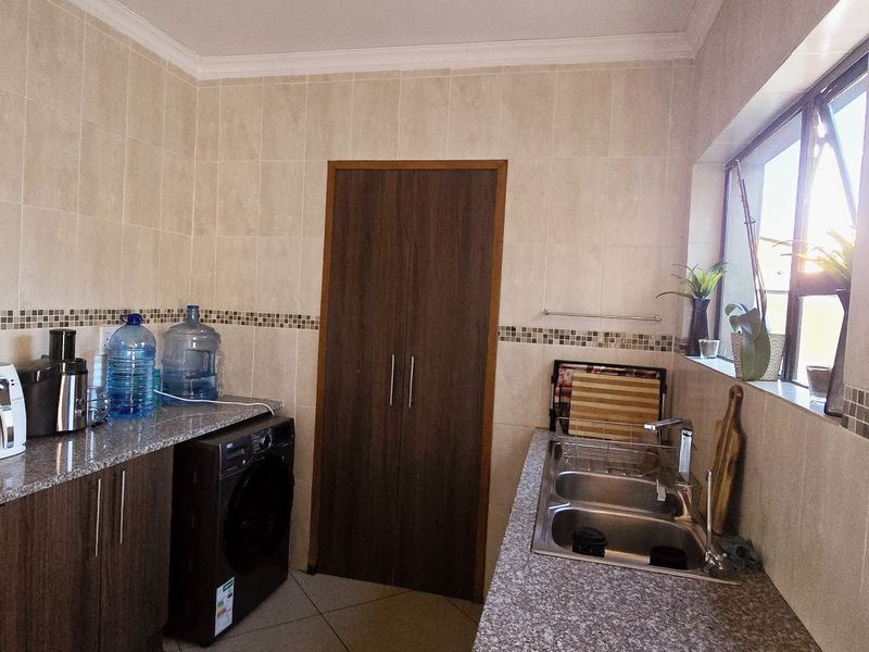 Spacious 3-Bedroom Family Home in a Secure Estate. - Photo 8