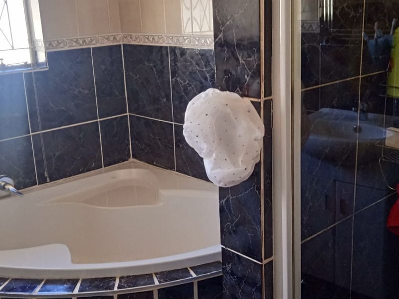 Stunning Family Home in Arcon Park - Photo 5