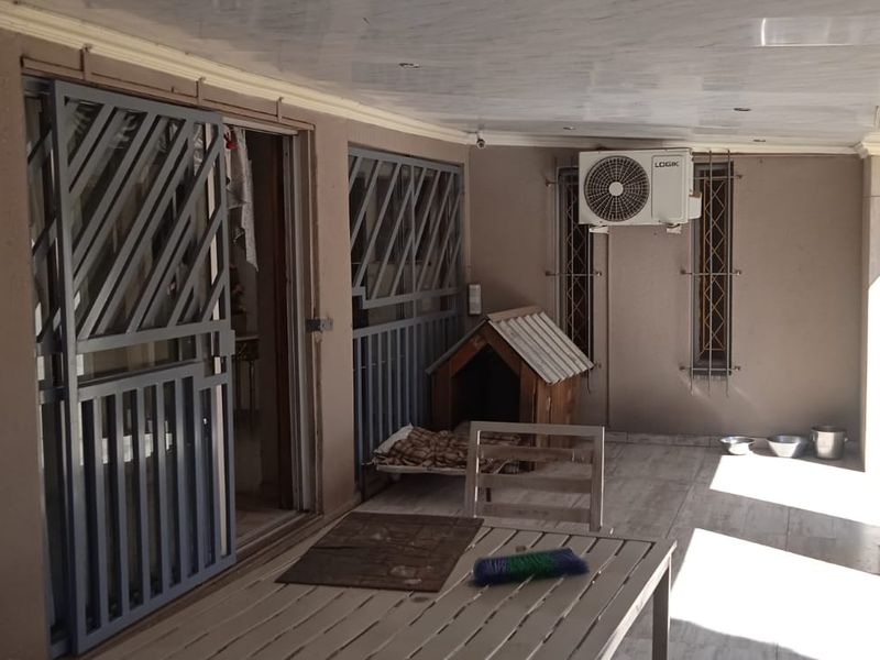 Stunning Family Home in Arcon Park - Photo 10