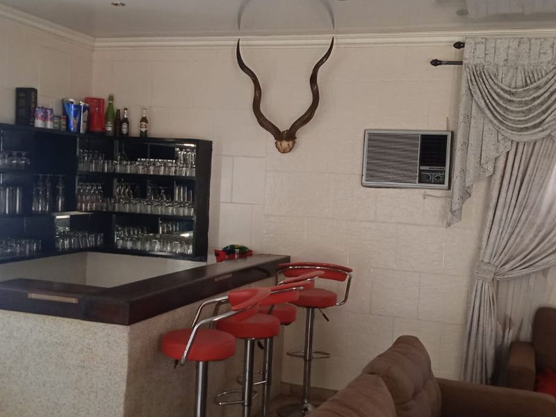 Stunning Family Home in Arcon Park - Photo 3