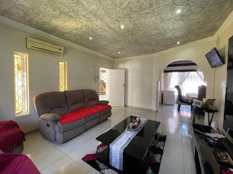 Stunning Family Home in Arcon Park - Photo 2