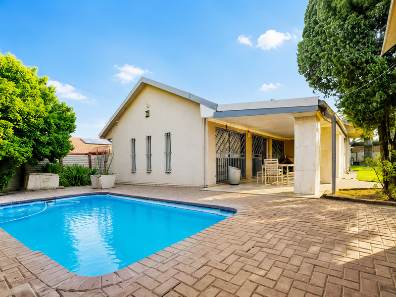 Stunning Family Home in Arcon Park - Photo 1