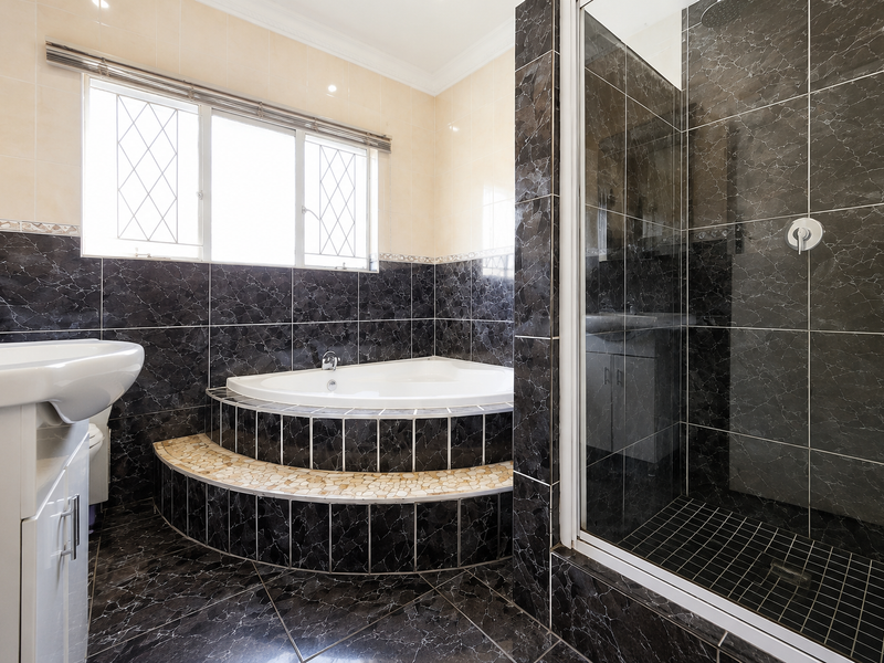 Stunning Family Home in Arcon Park - Photo 5