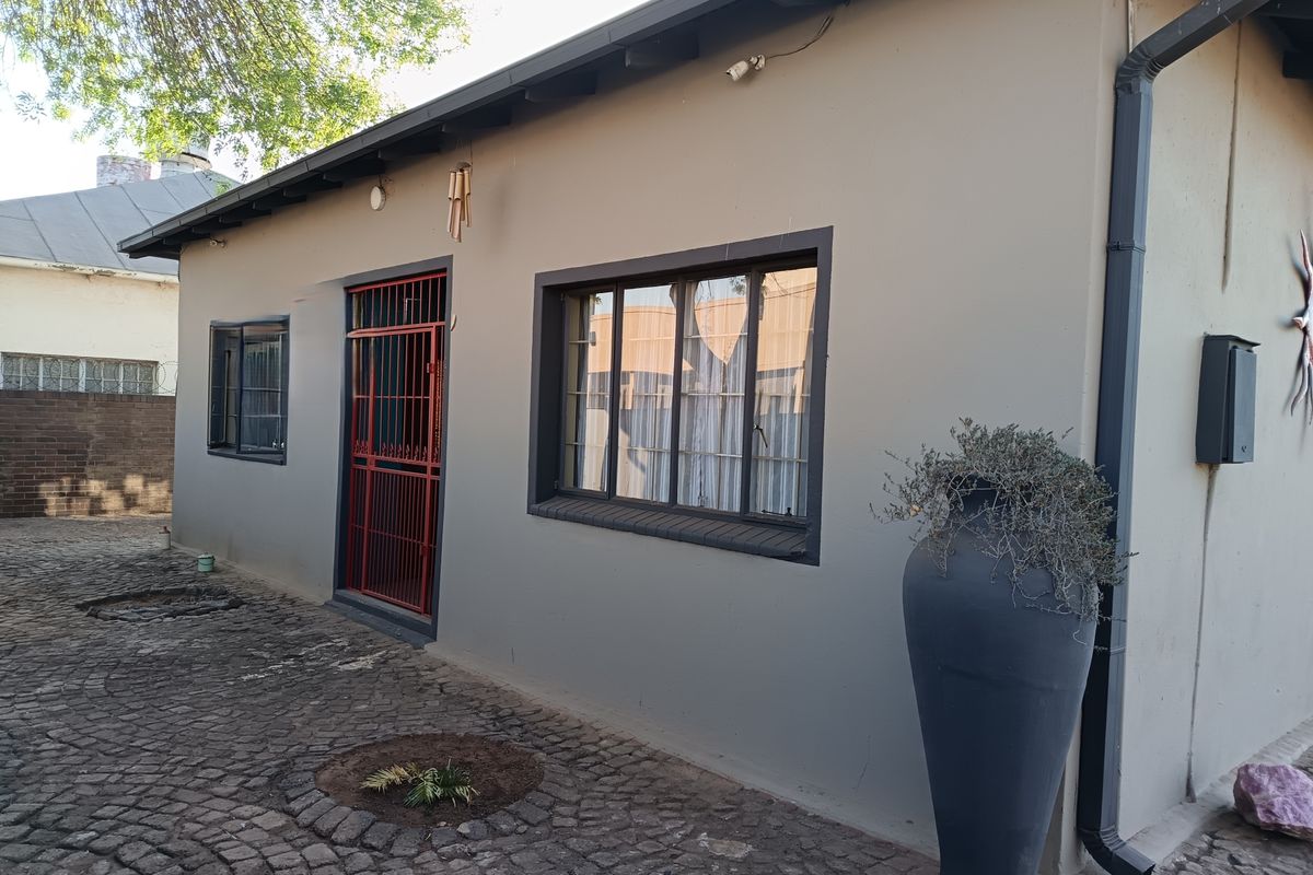 Prime location in CBD - Photo 2