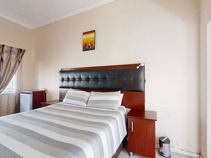 Prime 14-Room Guesthouse for Sale in Parkhill Gardens – Ideal for Pilots, Students, hostel - Photo 4