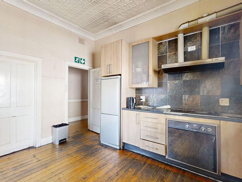 Prime 14-Room Guesthouse for Sale in Parkhill Gardens – Ideal for Pilots, Students, hostel - Photo 10