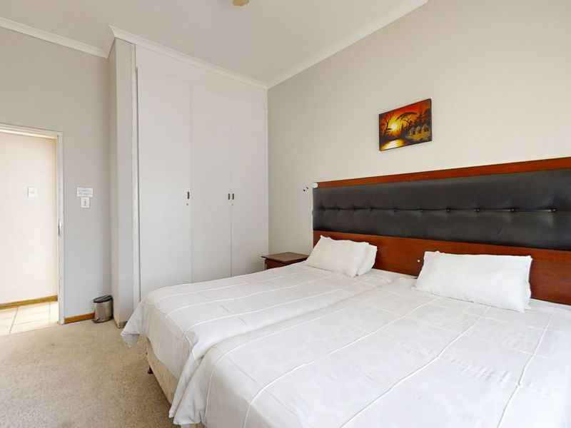 Prime 14-Room Guesthouse for Sale in Parkhill Gardens – Ideal for Pilots, Students, hostel - Photo 6
