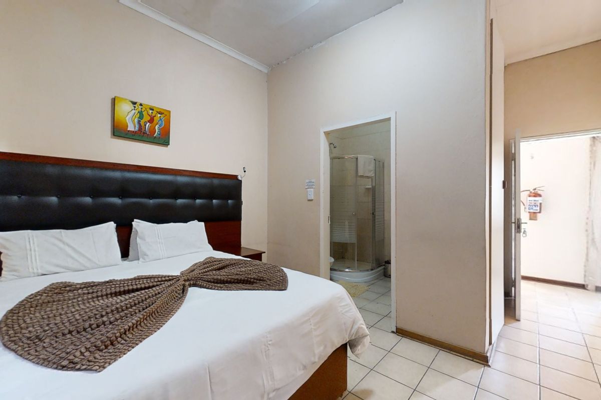 Prime 14-Room Guesthouse for Sale in Parkhill Gardens – Ideal for Pilots, Students, hostel - Photo 2