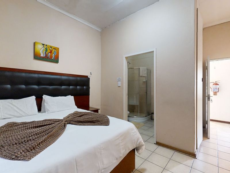 Prime 14-Room Guesthouse for Sale in Parkhill Gardens – Ideal for Pilots, Students, hostel - Photo 2