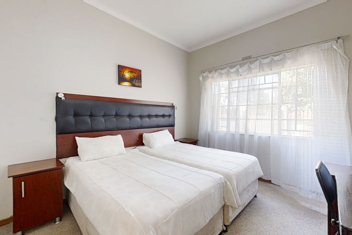 Prime 14-Room Guesthouse for Sale in Parkhill Gardens – Ideal for Pilots, Students, hostel - Photo 5