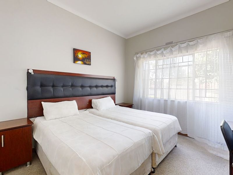 Prime 14-Room Guesthouse for Sale in Parkhill Gardens – Ideal for Pilots, Students, hostel - Photo 5