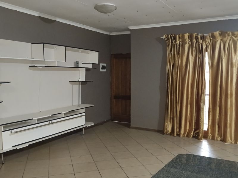 2 Bedroom Swan Ridge Flat - Secure Estate - Photo 4