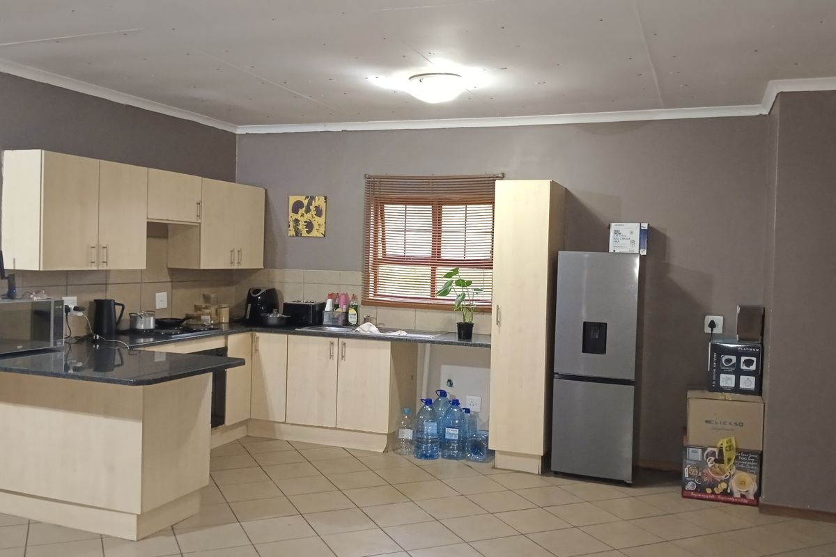 2 Bedroom Swan Ridge Flat - Secure Estate - Photo 3