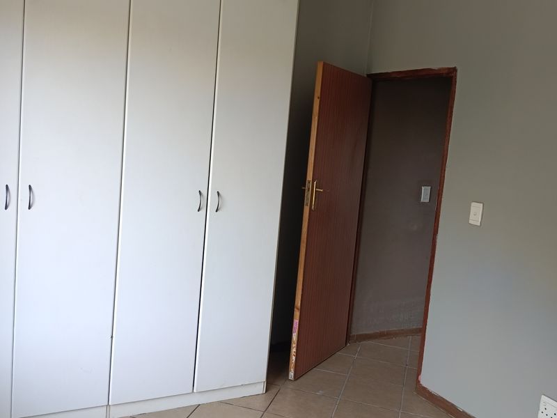 2 Bedroom Swan Ridge Flat - Secure Estate - Photo 9